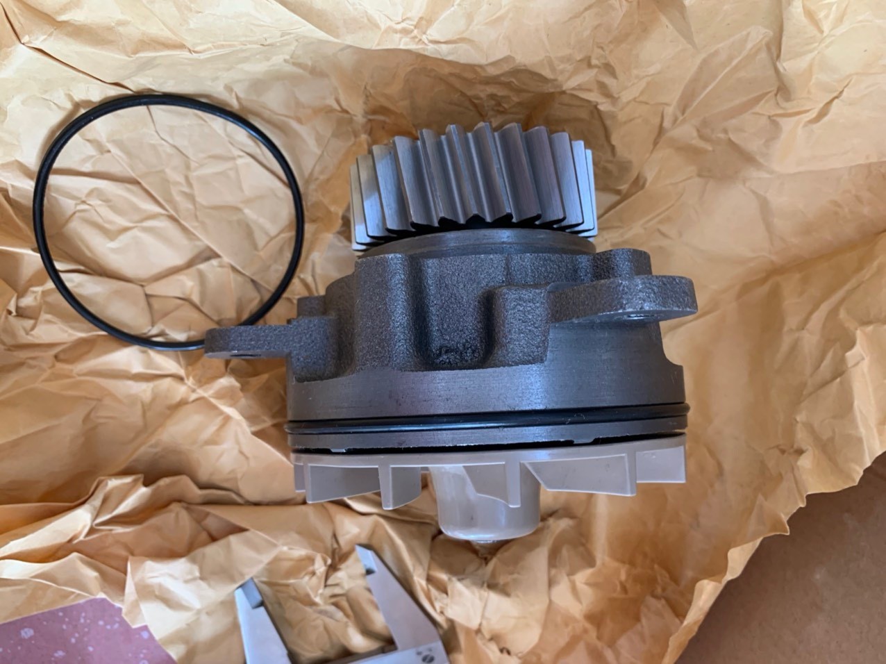 Bơm nước động cơ máy xúc volvo , Water pump EC360 EC460 D12D, Volvo parts, phụ tùng máy xúc volvo, phụ tùng máy công trình volvo