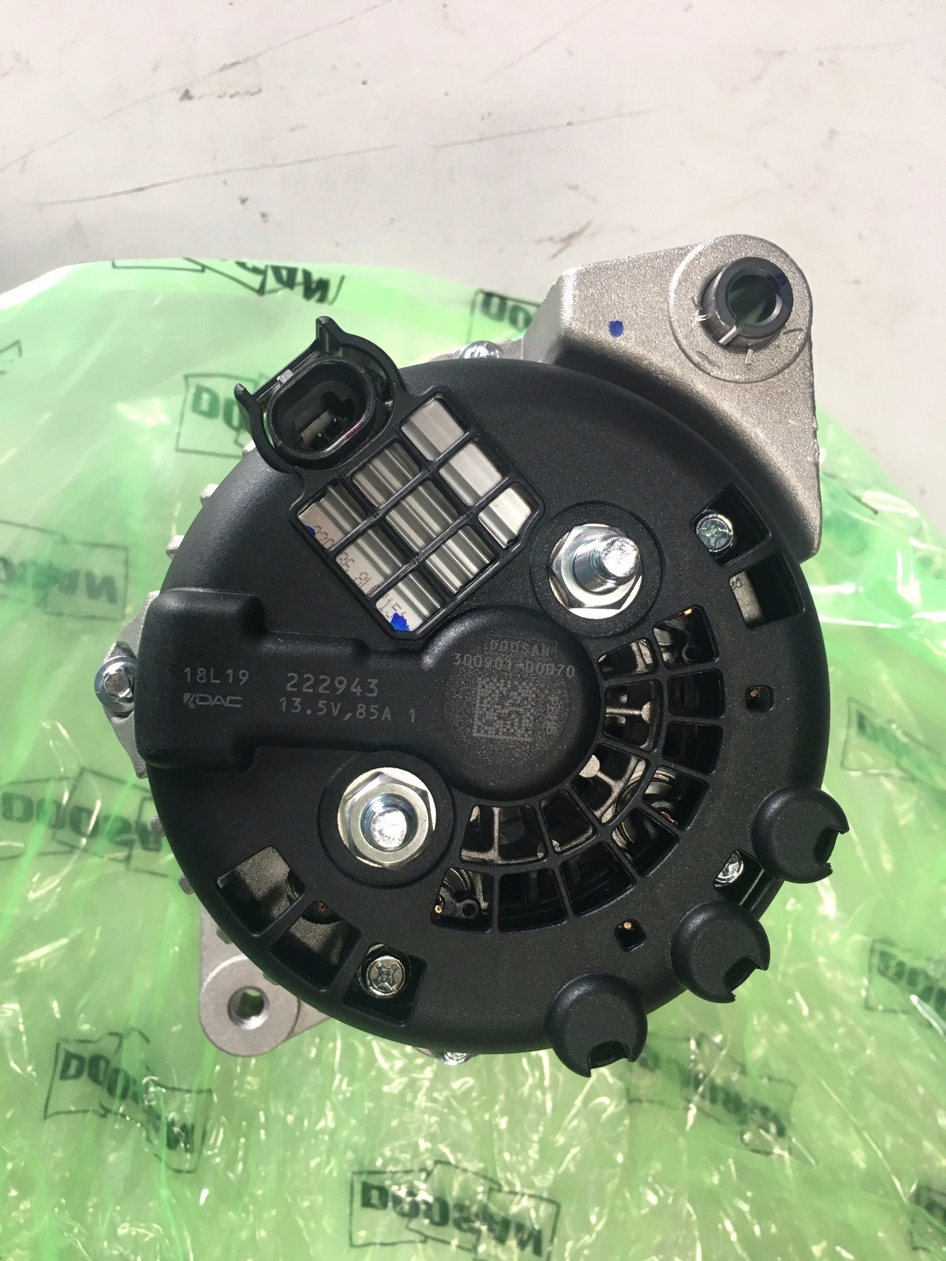 Doosan Excavator Parts, Alternator 300901-00070