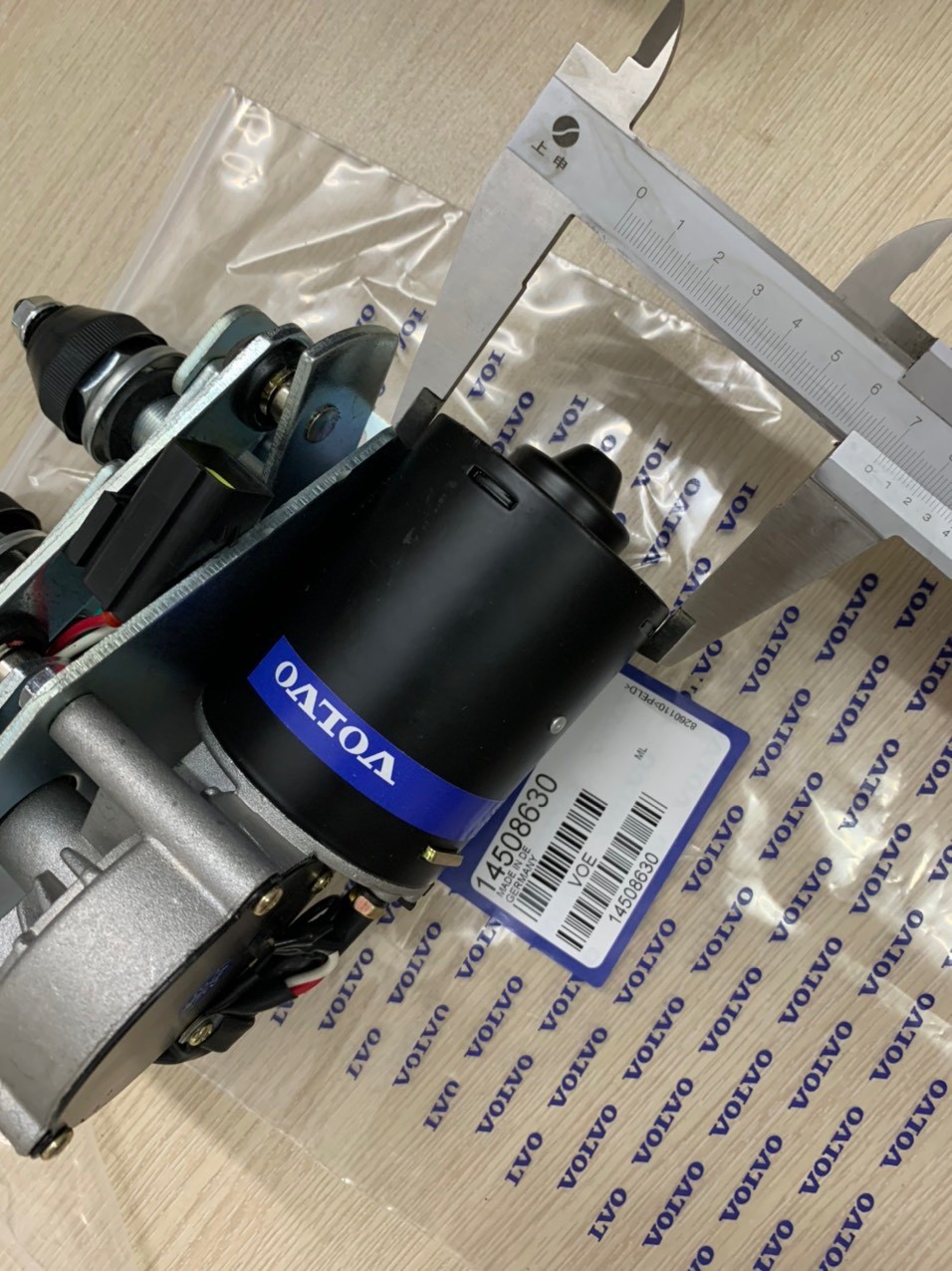 Mô tơ gạt mưa volvo máy EC140B EC210B EC360B Wiper Motor VOE 14508630 14530079 14675537, Volvo parts, phụ tùng máy xúc volvo, phụ tùng máy công trình volvo