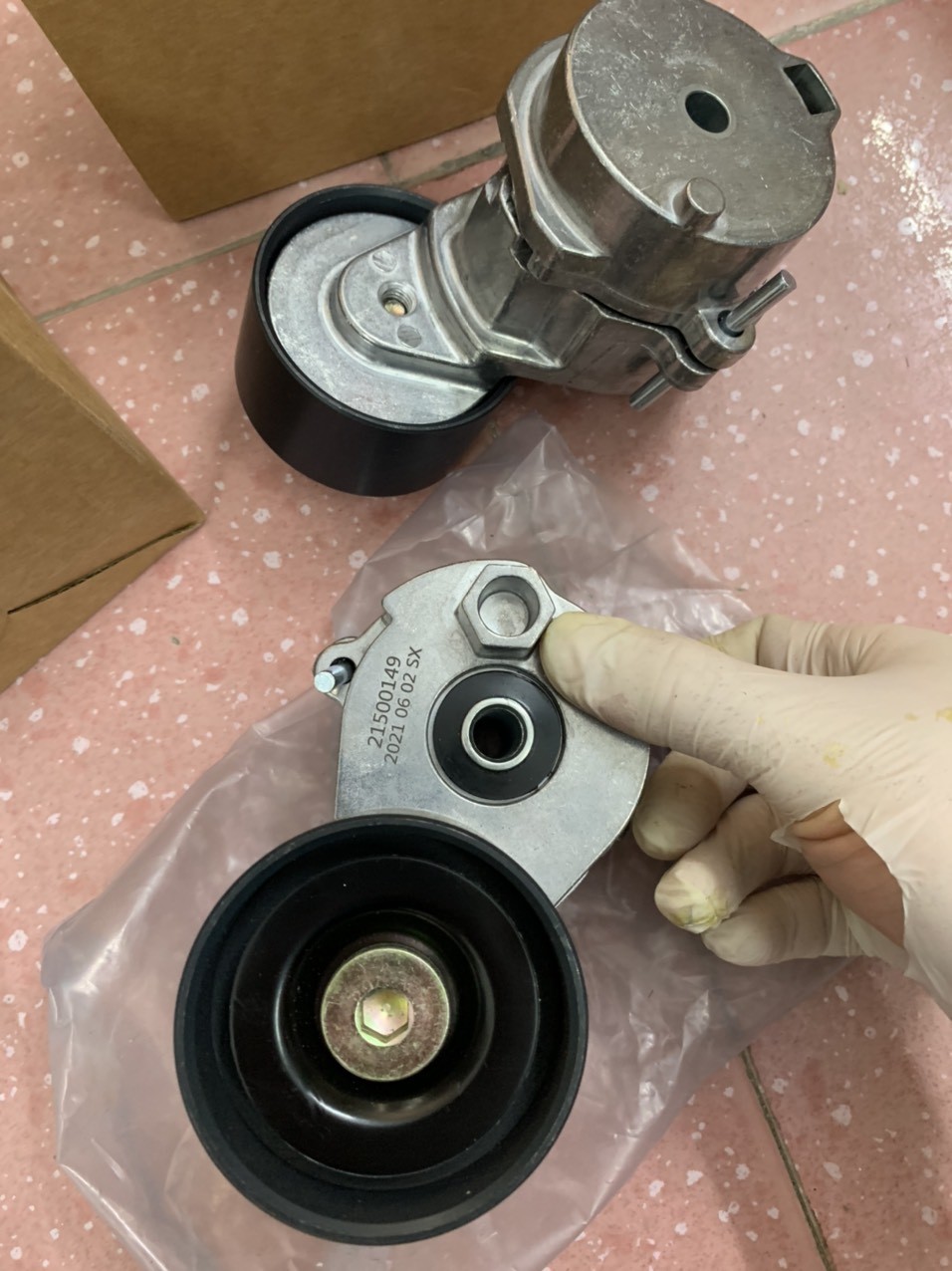 Bu li máy xúc volvo VOE21500159 Belt Tensioner  Volvo Heavy Models EC250D, EC300D, EC350D , L110G L110H L120G L120H Volvo parts, phụ tùng máy xúc volvo, phụ tùng máy công trình volvo