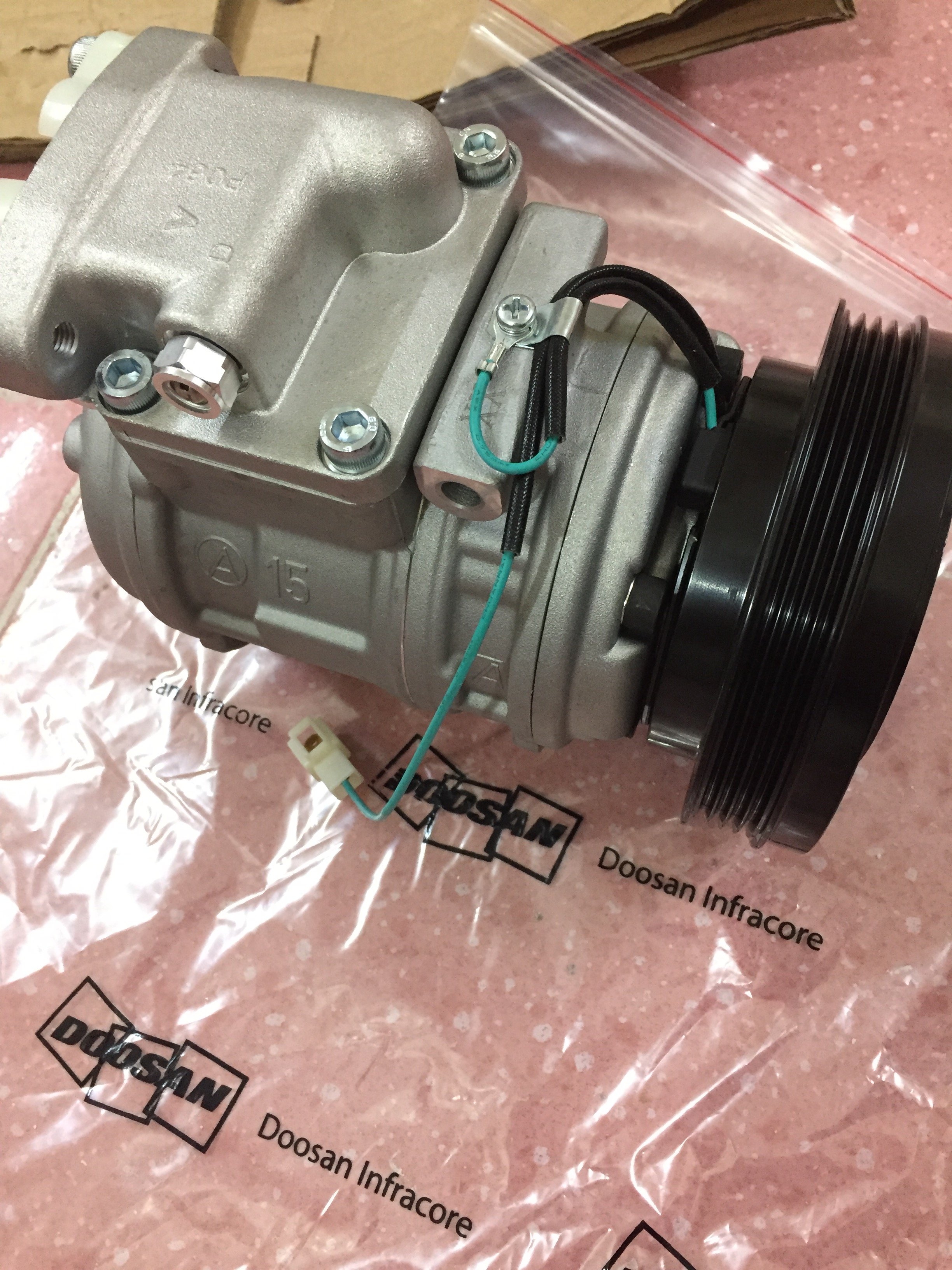 Doosan Excavator Parts, Air Compressor Pump 440205-00070